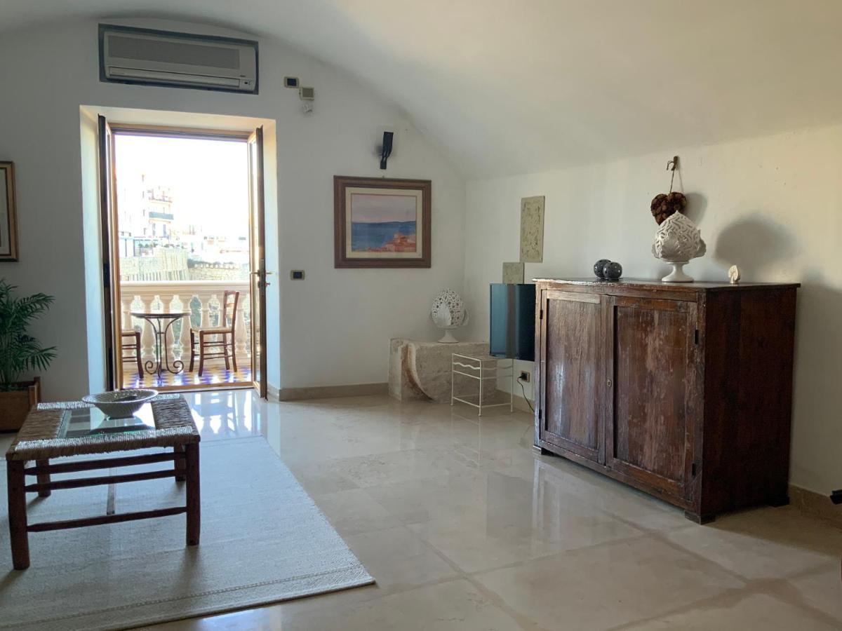 Suite A Mare - Casa Della Poetessa Поліньяно-а-Маре Екстер'єр фото